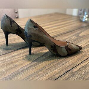 Banana Republic Women’s Pony Hair Heels Pumps Camouflage Size 5 Pointed Toe